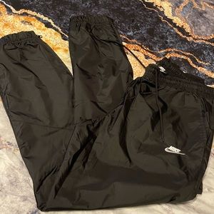 Nike wind runner men’s pants NWOT
